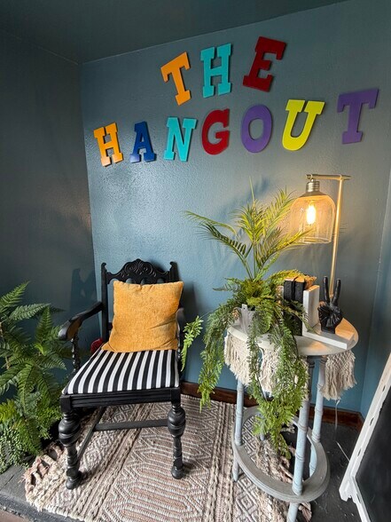 More Photos Of 1111 E Park Ave, Anaconda Restaurant For Sale