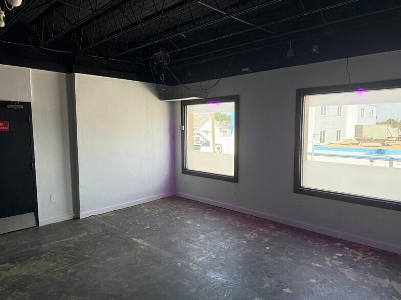More Photos Of 546 Seabreeze Blvd, Daytona Beach Bar For Lease