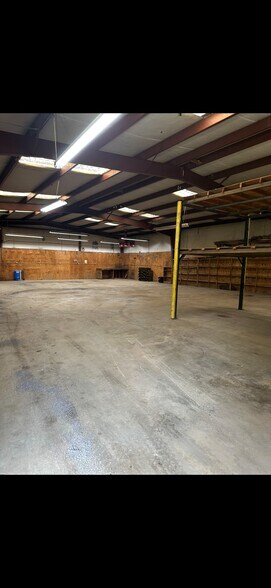 More Photos Of 1850 Powell Rd, Woodleaf Industrial For Lease