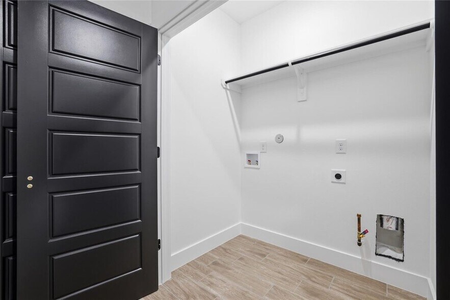 More Photos Of 5515 Elm Springs Dr, Houston Apartments For Sale