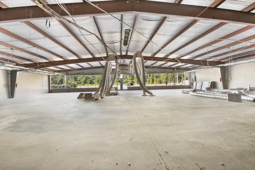 More Photos Of 5953 Roosevelt Blvd, Jacksonville Storefront Retail Office For Sale