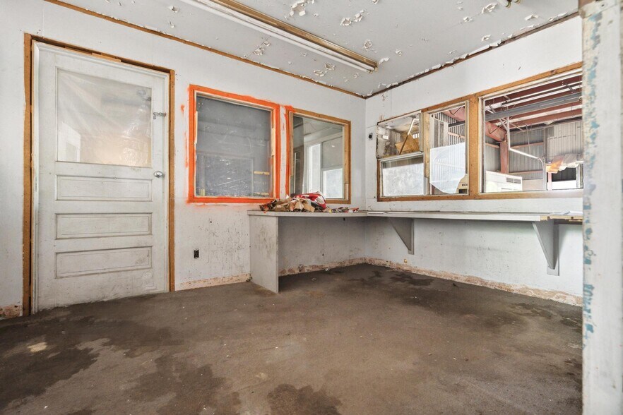 More Photos Of 724 N Irwin St, Dayton Warehouse For Sale