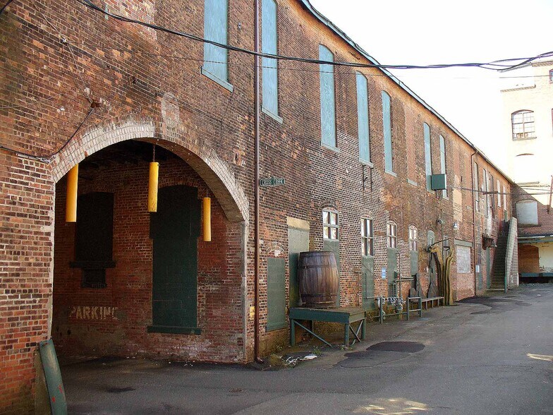 More Photos Of 55 W Railroad Ave, Garnerville Warehouse For Lease