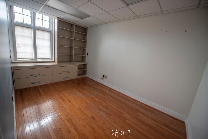 More Photos Of 39 Park Pl, Englewood Office For Lease