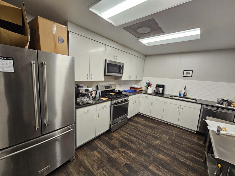 More Photos Of 617 21st Ave W, Birmingham Refrigeration Cold Storage For Sale