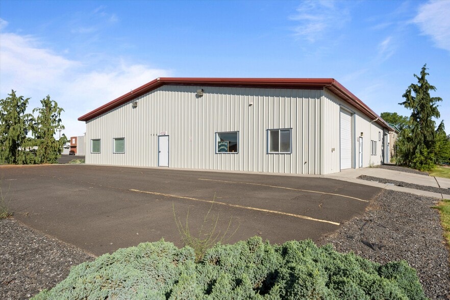 More Photos Of 720 E 3rd Ave, Moses Lake Manufacturing For Sale