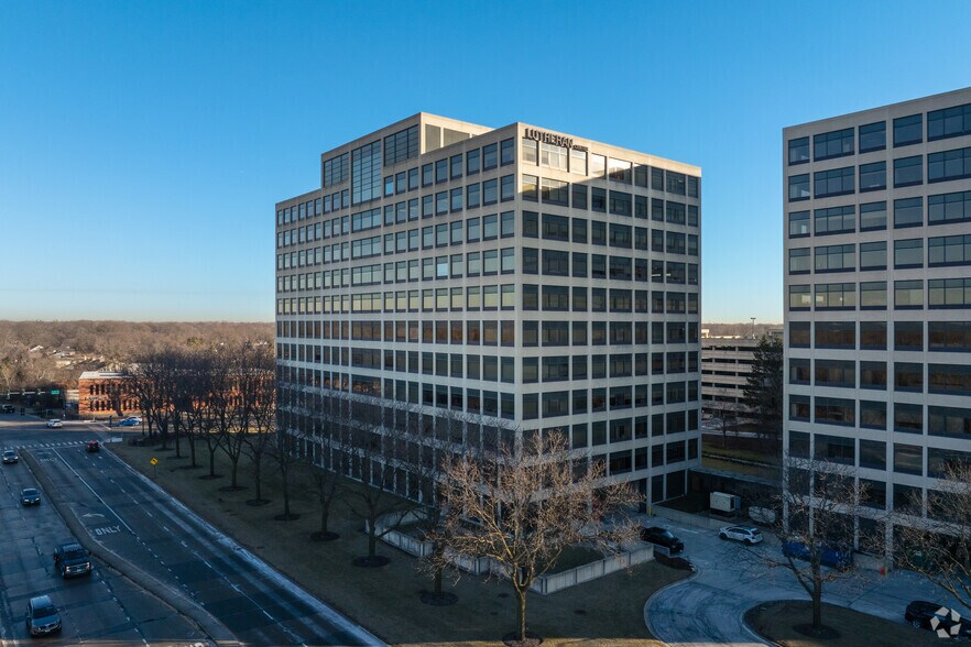 More Photos Of 8765 W Higgins Rd, Chicago Office For Lease