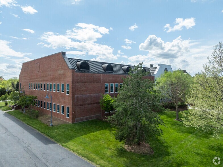 Primary Photo Of 27 Jackson Rd, Devens Research And Development For Sale