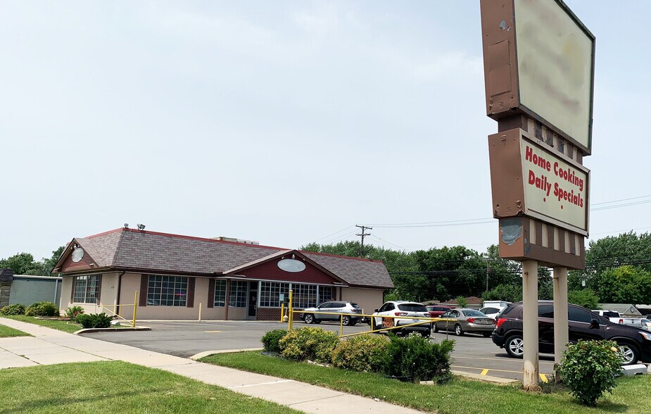 Primary Photo Of 21000 Ecorse Rd, Taylor Restaurant For Sale