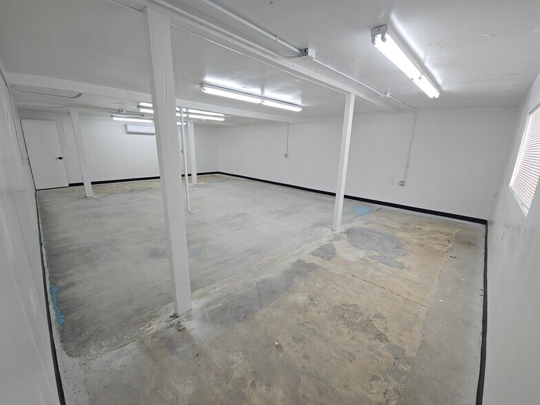 More Photos Of 10135 S Barrackman Rd, Mohave Valley Light Distribution For Lease