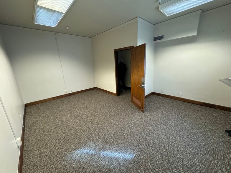 More Photos Of 1543 Pacific Ave, Santa Cruz Storefront Retail Office For Lease