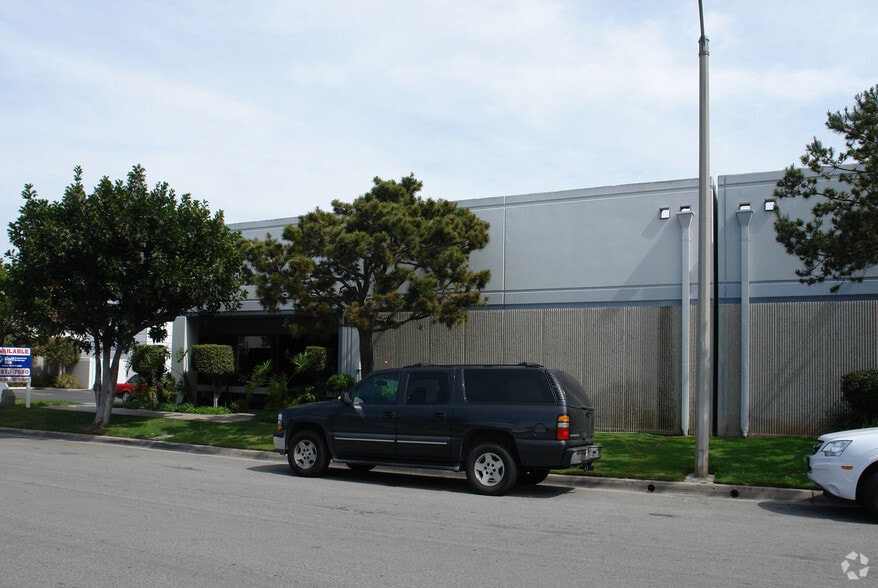 More Photos Of 17902 Georgetown Ln, Huntington Beach Warehouse For Lease