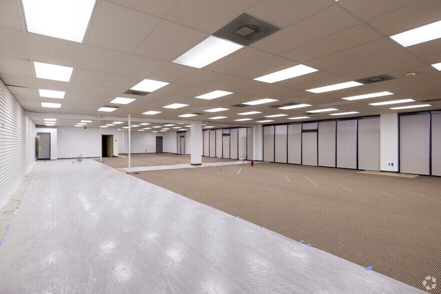 More Photos Of 7440 Cypress Creek Pky, Houston Storefront Retail Office For Sale