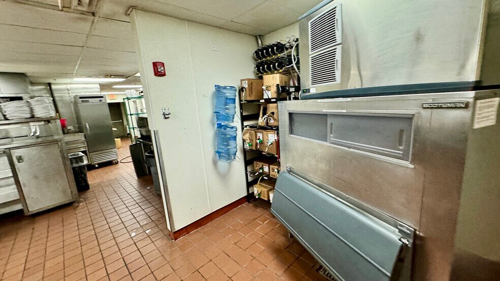 More Photos Of 3333 Hwy 10 E, Moorhead Restaurant For Sale