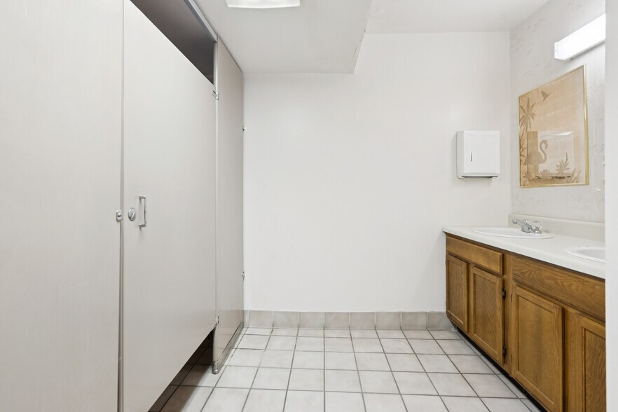 More Photos Of 201-203 E Broadway, Salem Office For Sale