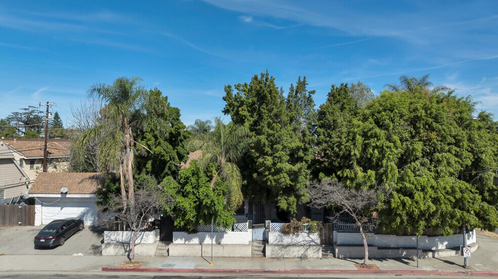 Primary Photo Of 11667 Burbank Blvd, North Hollywood Apartments For Sale