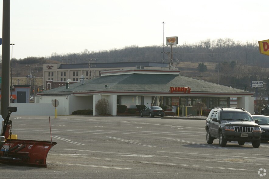 More Photos Of 275 Park Hills Plz, Altoona General Retail For Lease