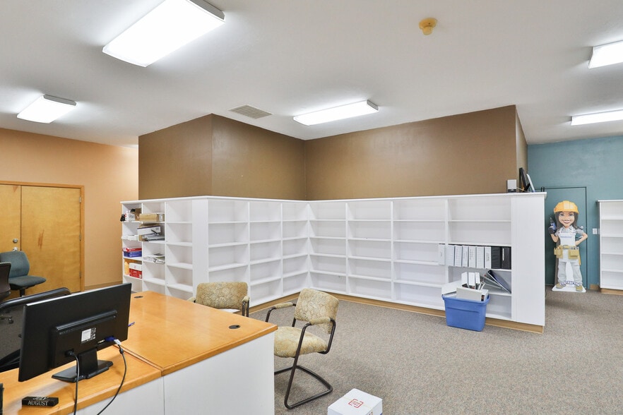 More Photos Of 107 W Q St, Springfield Office For Sale