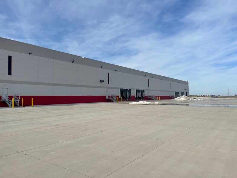 More Photos Of 510 Sterling Dr, Walcott Light Manufacturing For Lease