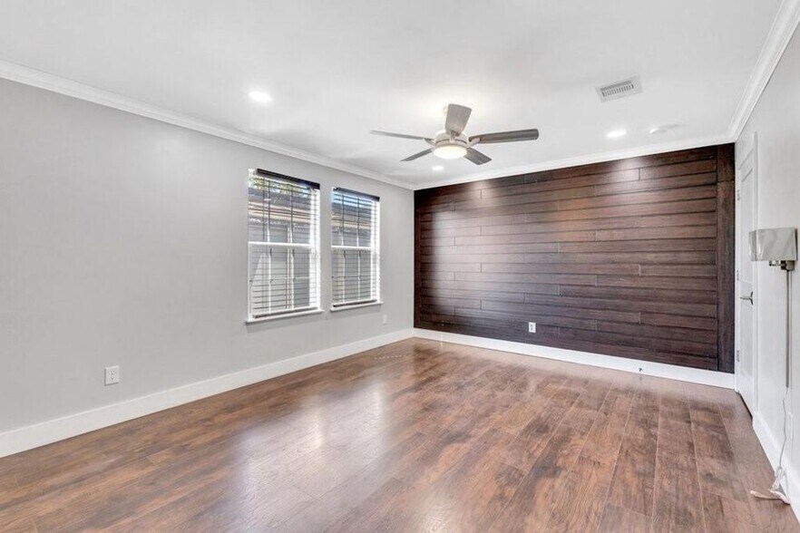 More Photos Of 6325 Riverview Way, Houston Apartments For Sale