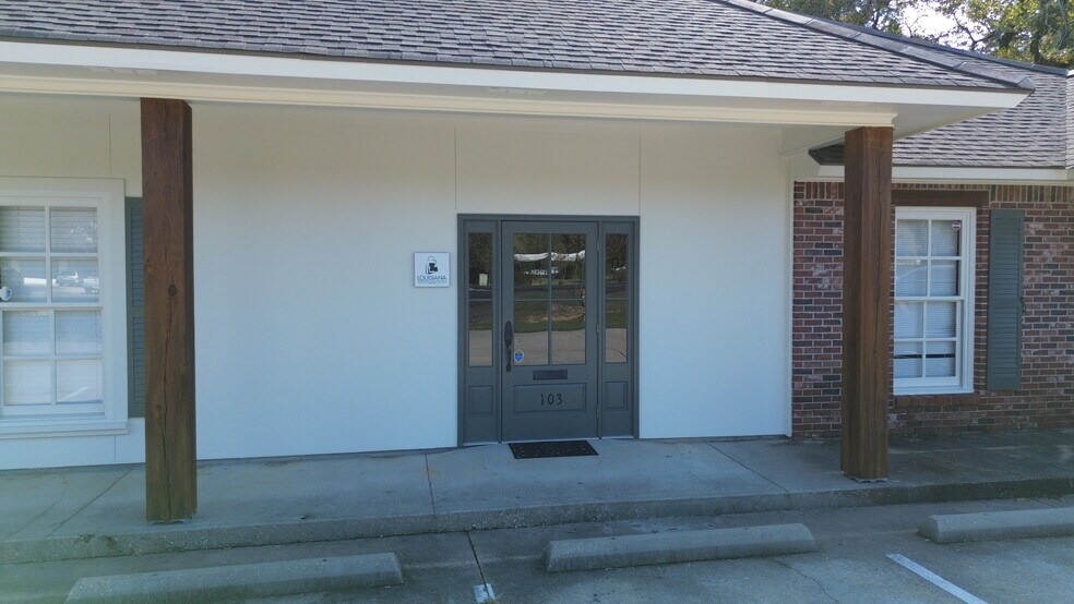 More Photos Of 18522 Magnolia Bridge Rd, Greenwell Springs Office For Lease