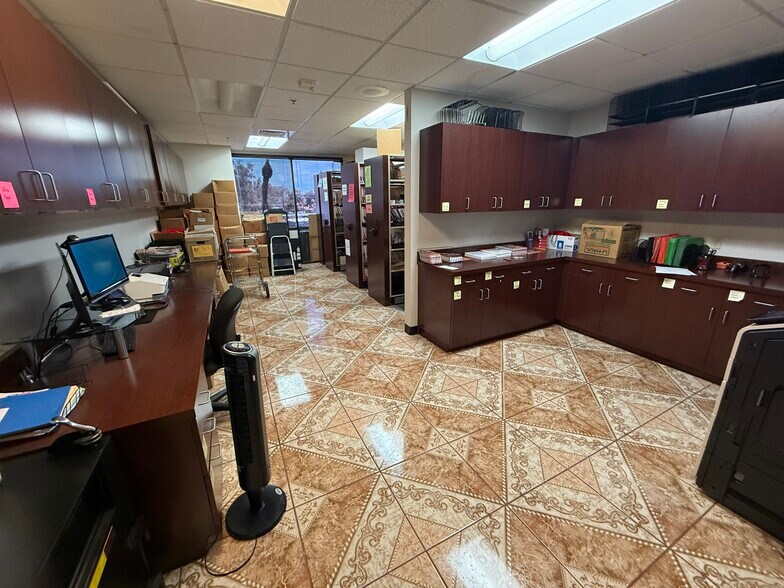 More Photos Of 202 E Earll Dr, Phoenix Medical For Sale