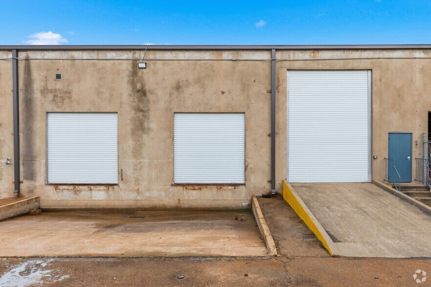 More Photos Of 8303-8317 Knight Rd, Houston Warehouse For Lease
