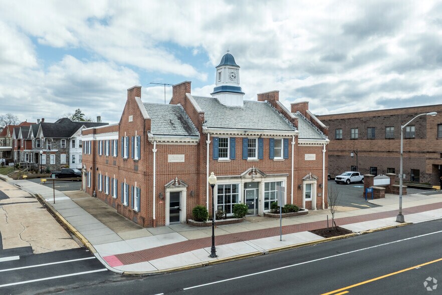 More Photos Of 22 N Broad St, Woodbury Freestanding For Lease