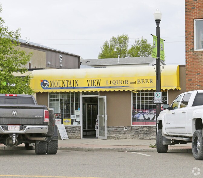 More Photos Of 2010 20th St, Didsbury Storefront For Sale
