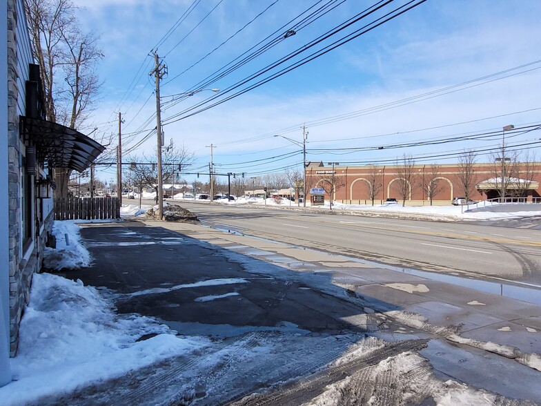 More Photos Of 596 E Main St, Batavia Freestanding For Lease