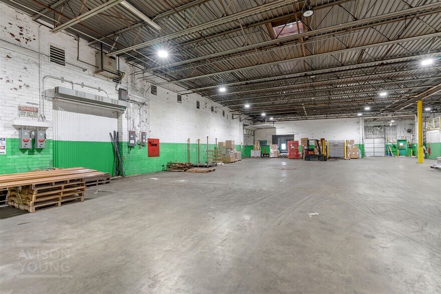 More Photos Of 300 S Main St, Mauldin Warehouse For Sale