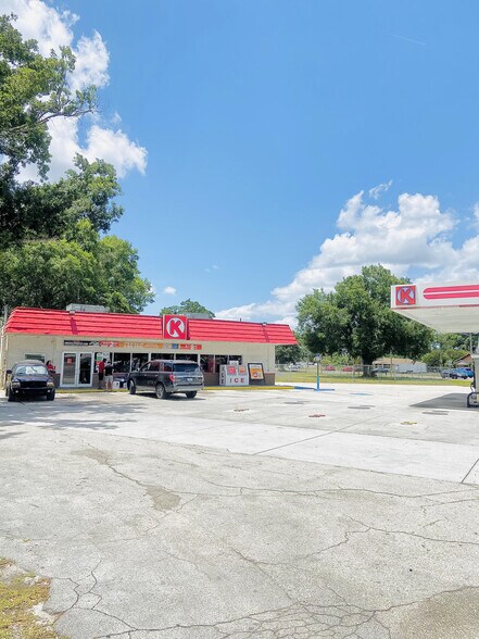 More Photos Of 1606 Shepard Ln, Intercession City Convenience Store For Sale