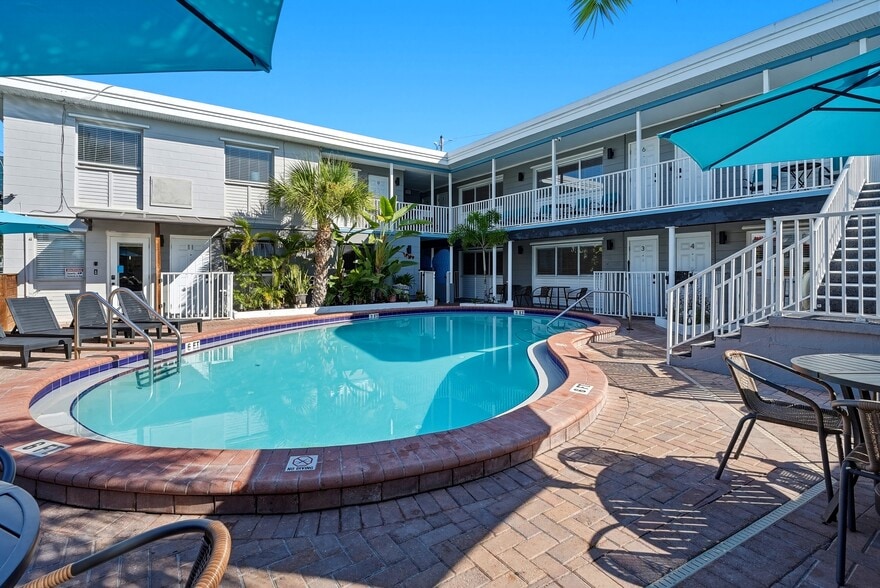 More Photos Of 11965 Gulf Blvd, Treasure Island Hotel For Sale