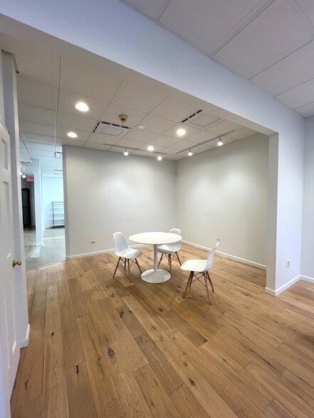 More Photos Of 421-427 Sheridan Rd, Highwood Medical For Lease