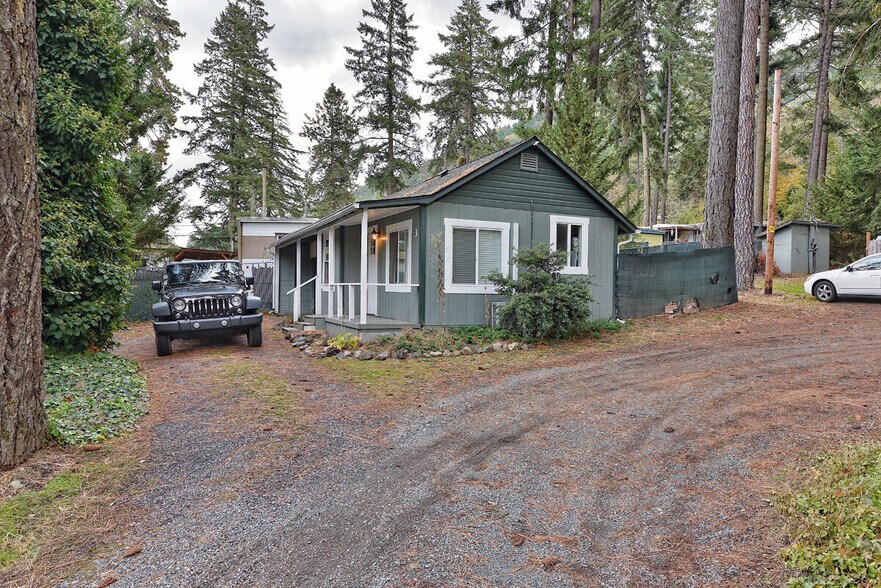 More Photos Of 3251 Rogue River Hwy, Grants Pass Apartments For Sale