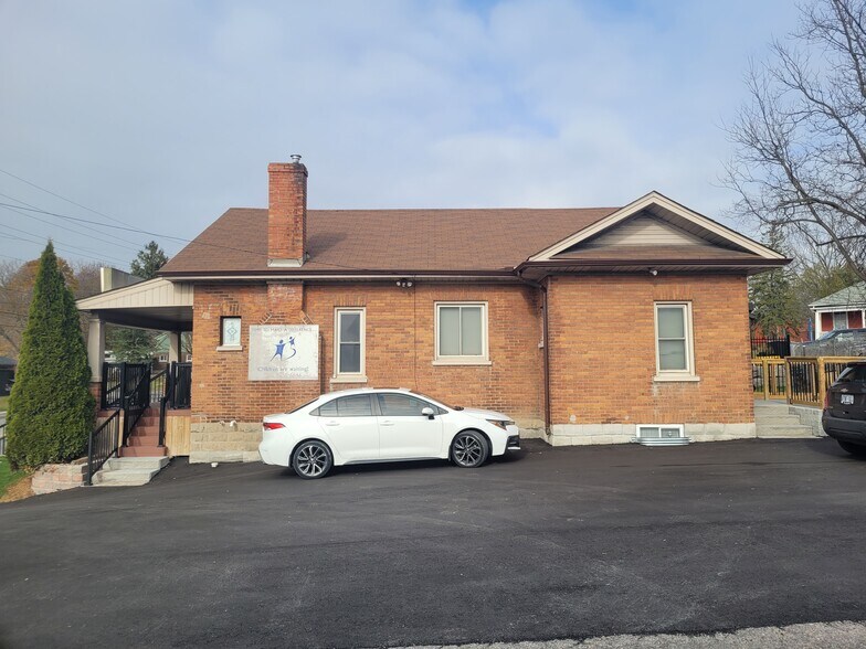 More Photos Of 23 Scugog St, Clarington Office For Sale