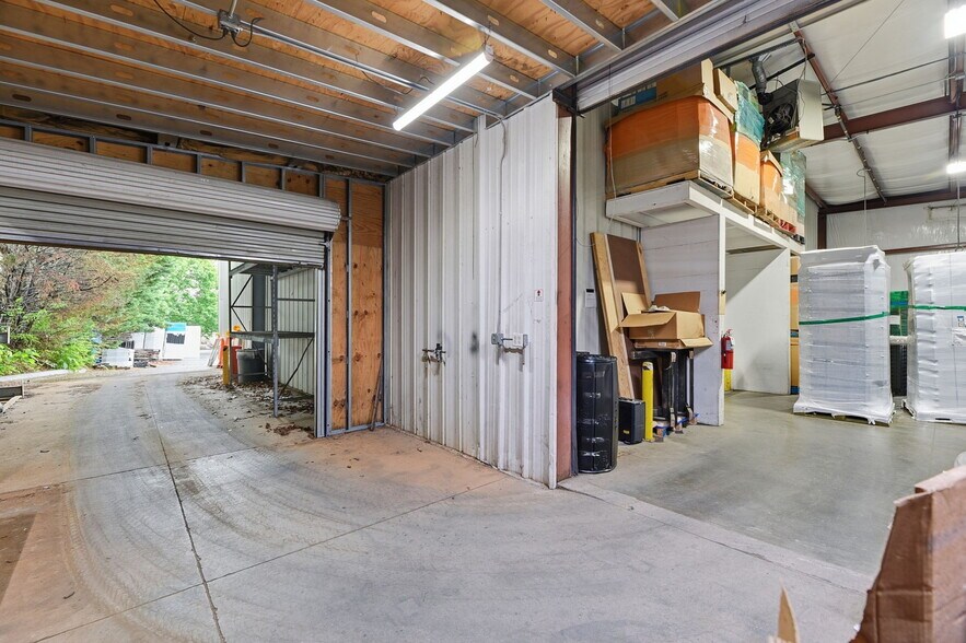 More Photos Of 2533 Hoitt Ave, Knoxville Truck Terminal For Sale