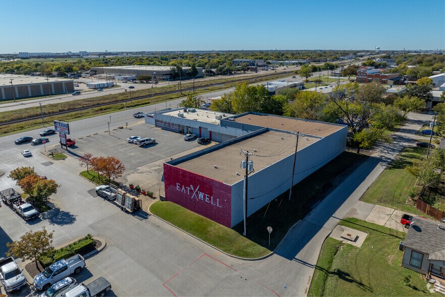 More Photos Of 105-109 NW 13th St, Grand Prairie Showroom For Lease