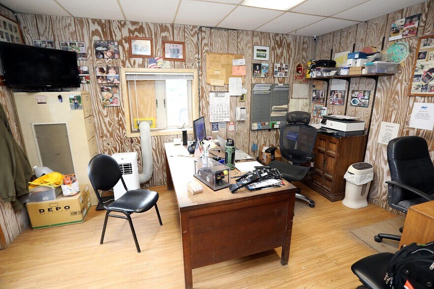 More Photos Of 5013 New York 52, Jeffersonville Auto Repair For Sale