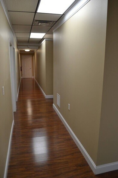 More Photos Of 29 Crestview Dr, Dunlap Loft Creative Space For Sale