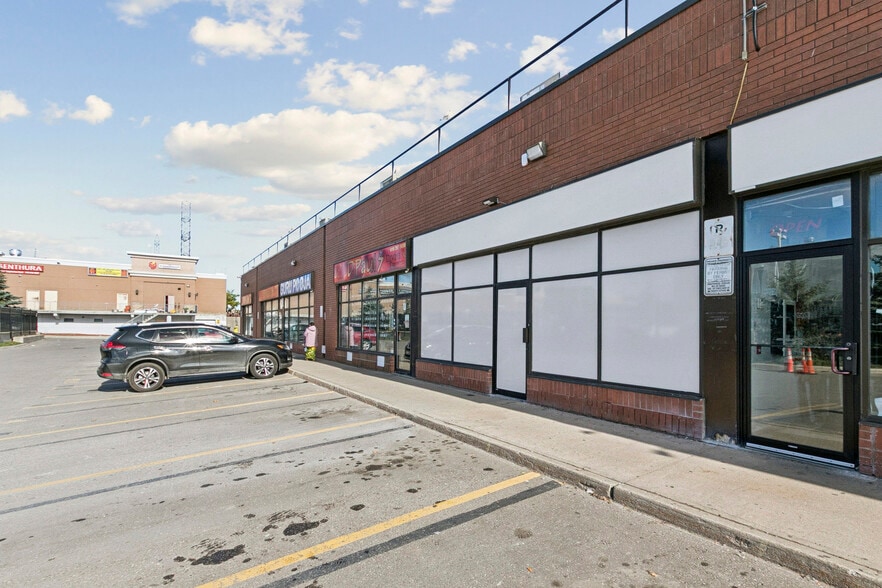 More Photos Of 2721 Markham Rd, Toronto Showroom For Sale