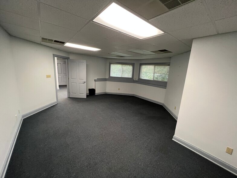 More Photos Of 4831 Darrow Rd, Stow Coworking Space