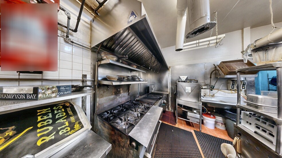 More Photos Of 195 Bedford Ave, Brooklyn Multifamily For Sale