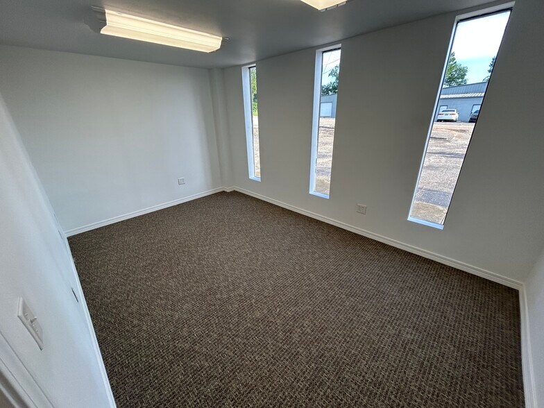 More Photos Of 5771 I 10 Industrial Pky N, Theodore Warehouse For Lease