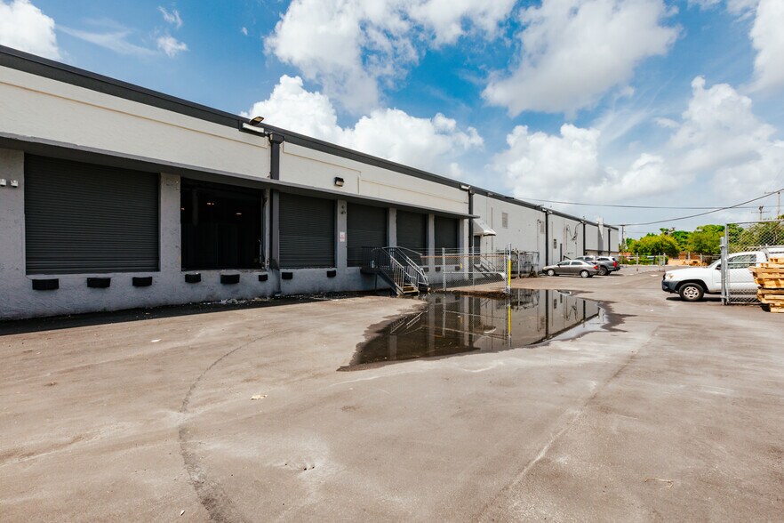 More Photos Of 1300-1350 NW 74th St, Miami Warehouse For Lease