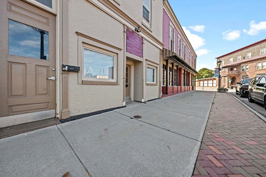 More Photos Of 21 Public Sq, Holley Storefront Retail Residential For Lease
