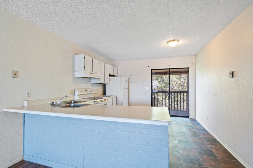 More Photos Of 935 Hathaway Dr, Colorado Springs Apartments For Sale
