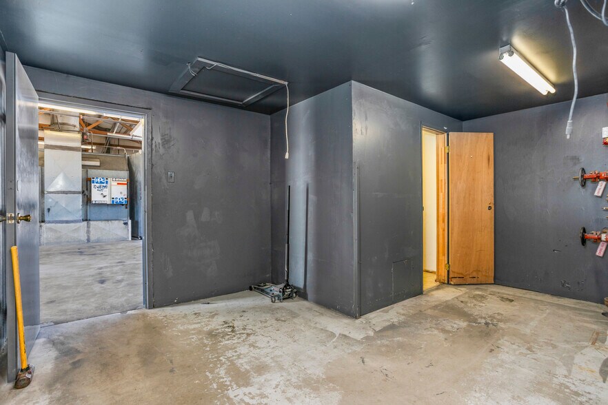 More Photos Of 2331 W A St, Pasco Distribution For Lease