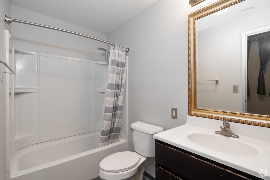 More Photos Of 21 W North St, Akron Apartments For Lease