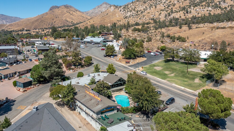 More Photos Of 13383 Sierra Way, Kernville Hotel For Sale